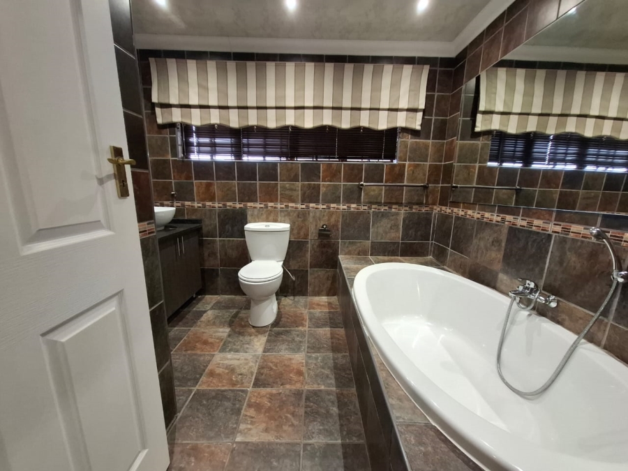4 Bedroom Property for Sale in Park West Free State